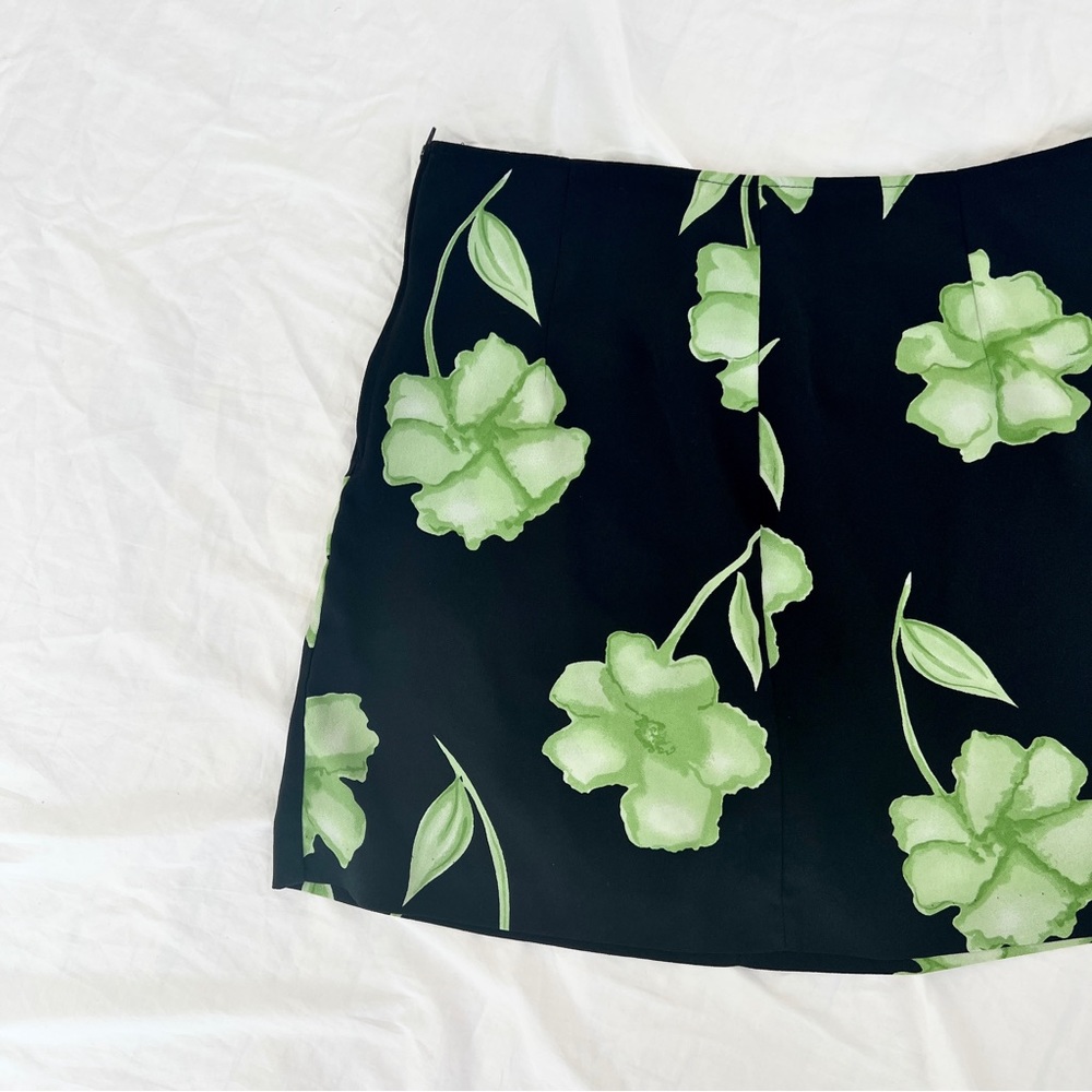 Vintage black and green floral mini skirt - Picture 2 of 7
